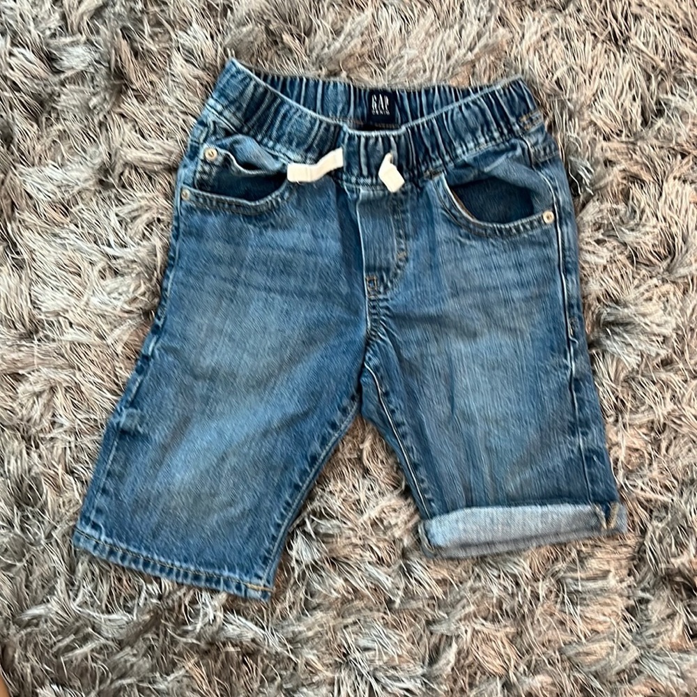 EUC Boys Gap shorts. Small